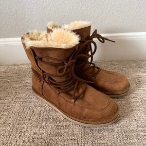 UGG Lodge Chestnut Suede Lace Up Sheepskin Boots - 10 Gorpcore